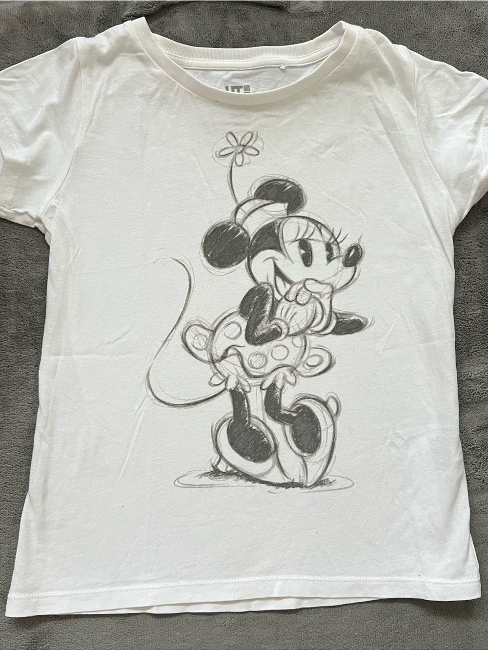 Uniqlo x Disney White Short Sleeve Tee with Sketch Minnie Mouse Graphic NWOT